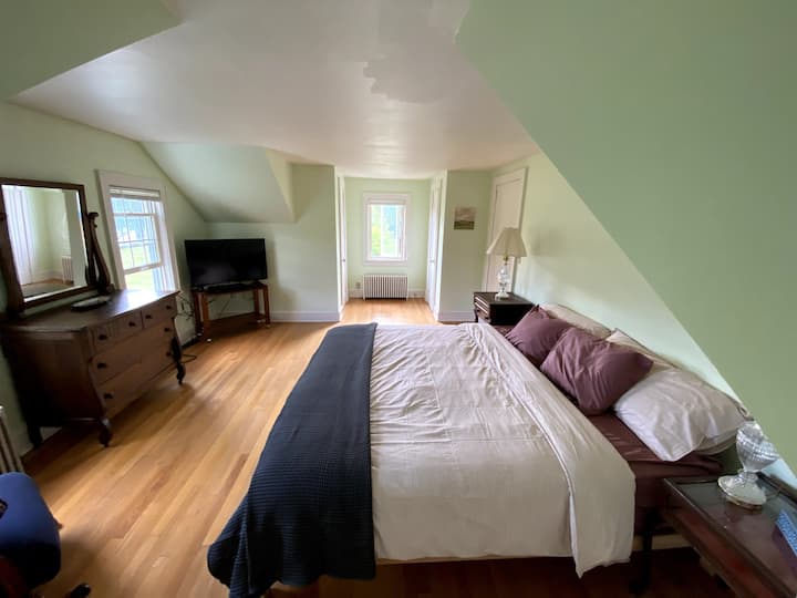 Bedroom 1 Farmhouse King