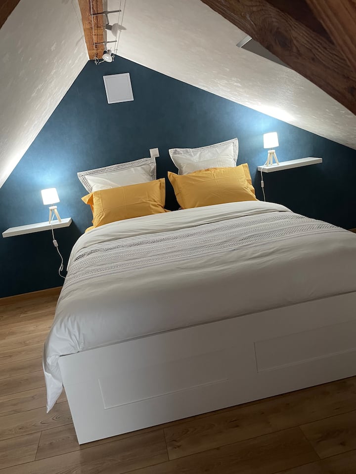 เตียงขนาดคิงไซส์ 160x200 กว้างขวางและสะดวกสบายสำหรับคืนที่น่ารื่นรมย์