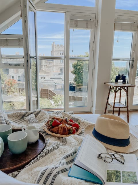 Luxury 5-Bed Coastal Home • Sea Views & Garden