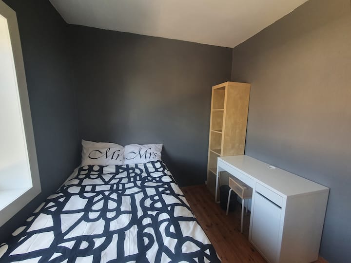 Soba 3, madrac s okvirom od 120 cm