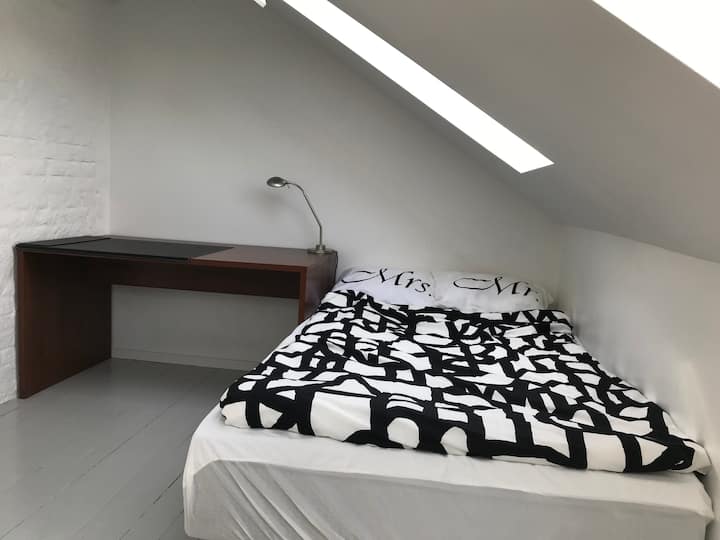 Madrac u prostoriji 4 s okvirom od 120 cm