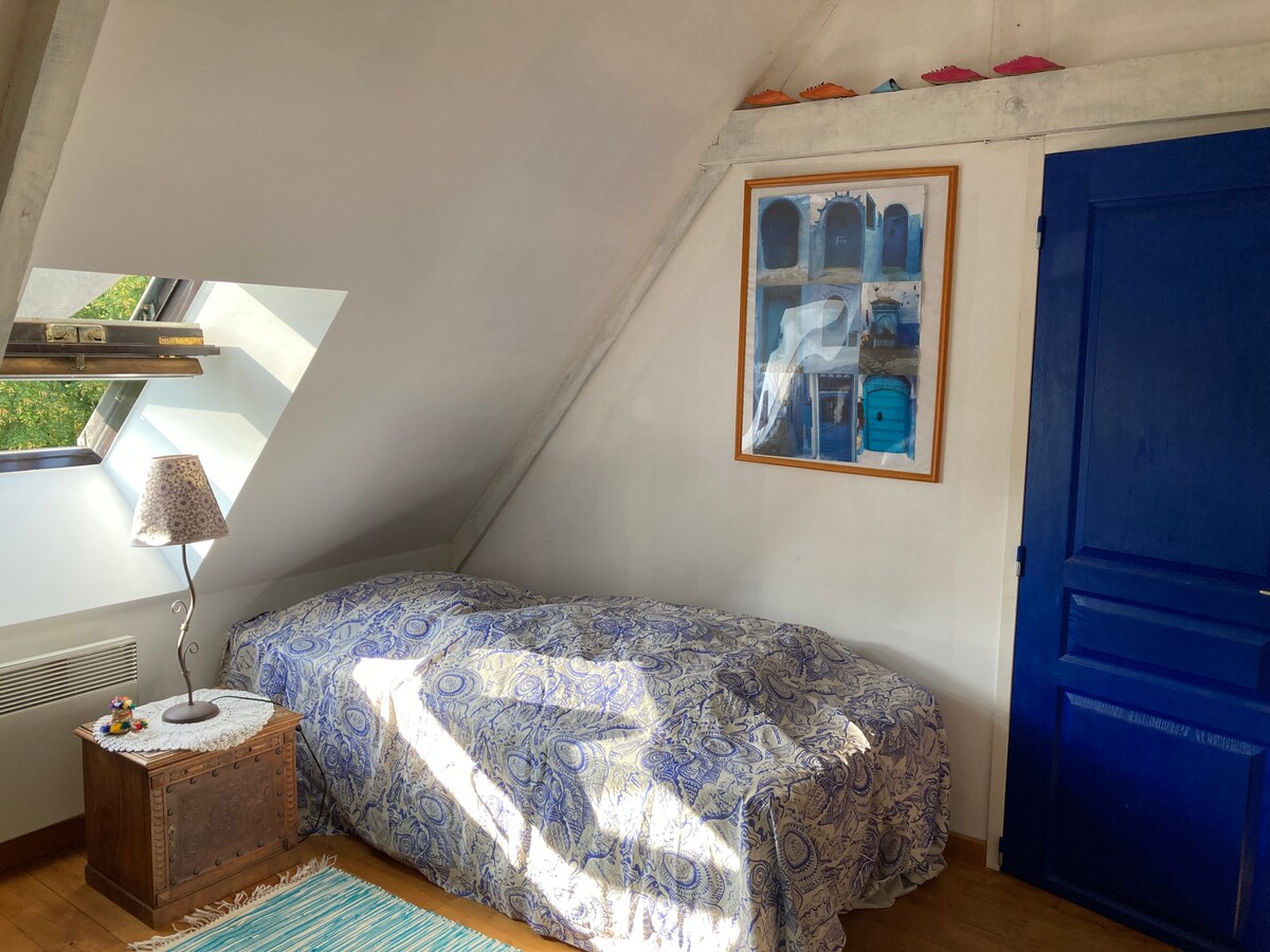 1st floor small bedroom view A