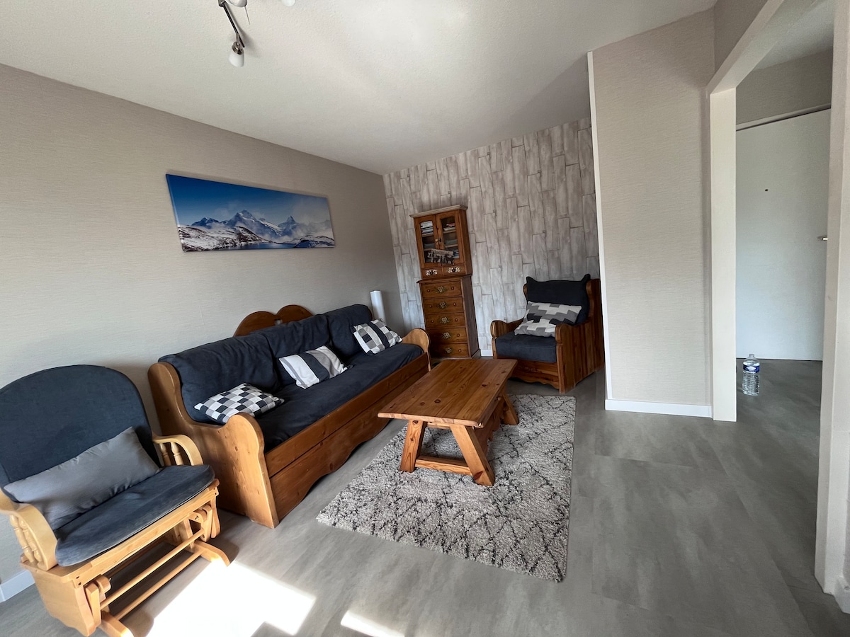 סלון - ספה שניתן להמיר לשתי מיטות