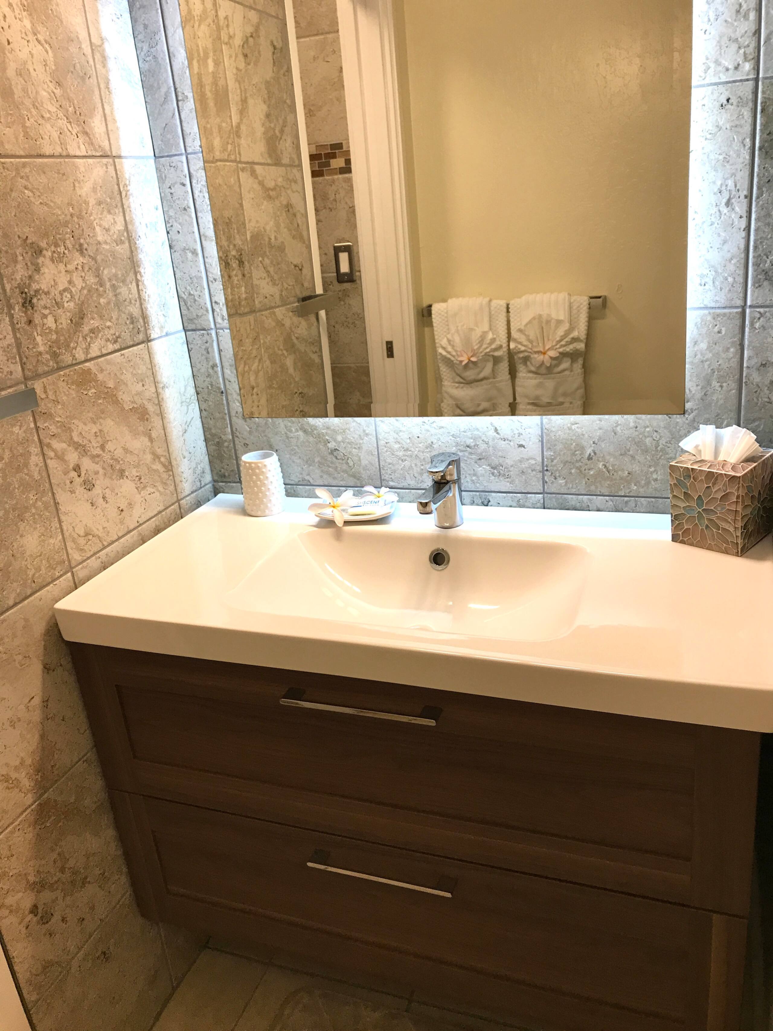 Condo in Kihei · ★4.94 · 1 bedroom · 2 beds · 1 private bath - Image 37