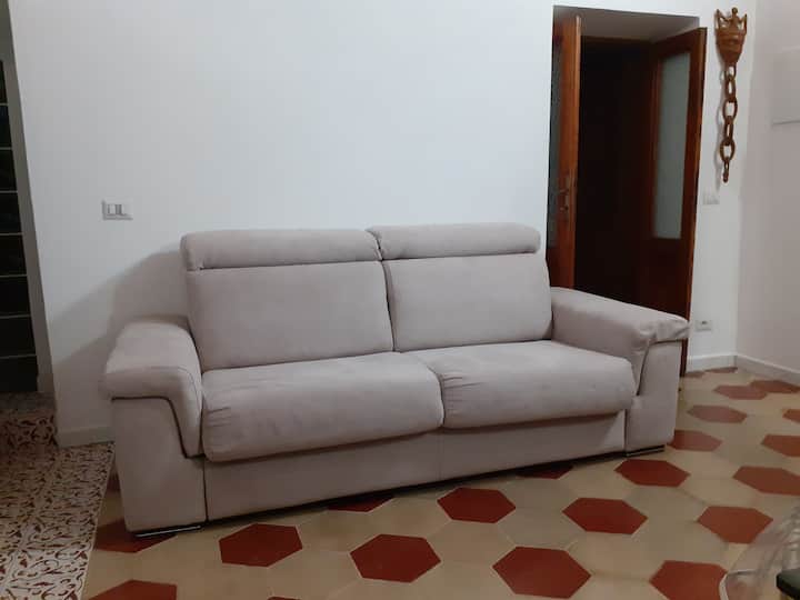 Ხარისხიანი ორადგილიანი დივანი 20 სმ სიმაღლის მატრასით, სიგანე 138 სმ