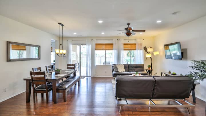Spacious 4br Getaway W/ Pool. Close To Festival - Coachella, CA
