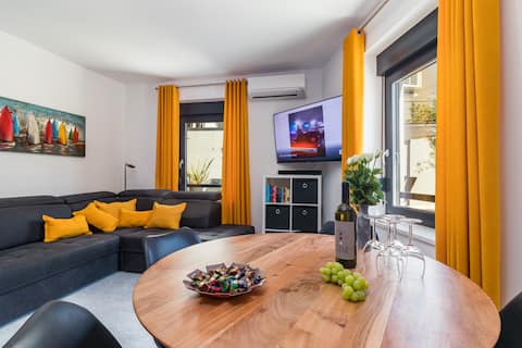 Beachfront apartment J with sea view from terras