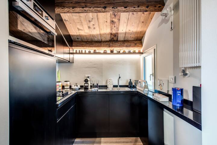 Stylish apartment with terrace over city Garden gallery image 5