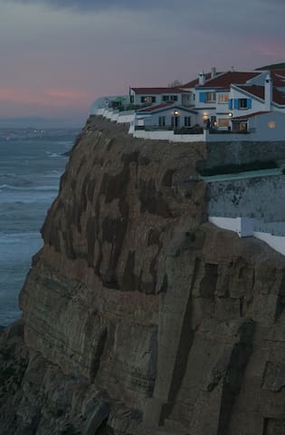 Cabana do Mar-Azenhas do Mar-refuge over the sea gallery image 4