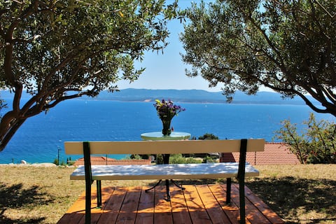 Successful Airbnb property: Robinson house Falcon's nest in Općina Bol