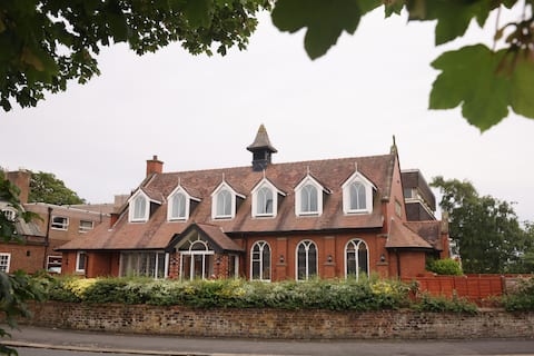 Top Airbnb: Lytham - Self contained flat in converted church in Saint Anne's On The Sea