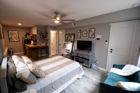 Private Suite-Close to Little Sugar. Pets allowed.