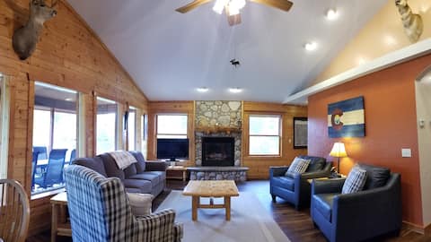 Popular Airbnb listing: The lakes are calling, book your summer getaway! in Grand Lake