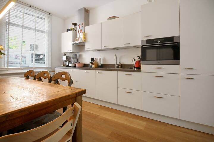 Luxury family villa in central Amsterdam gallery image 4