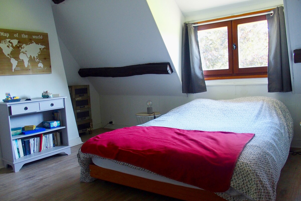 Dormitorio 1 .ª planta
1 cama de 140 x 190