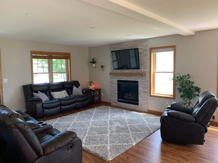 Eaa - 3 Beds 2.5 Bath Close To Grounds - Oshkosh, WI