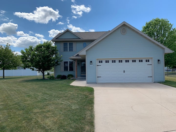 EAA 4 beds 2.5 bath close to grounds Houses for Rent in Oshkosh, Wisconsin, United States