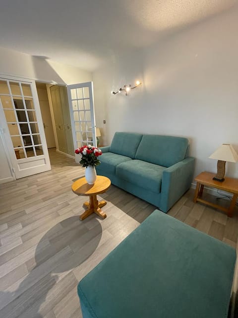 Popular Airbnb listing: Right in the center for this apartment. in Brides Les Bains