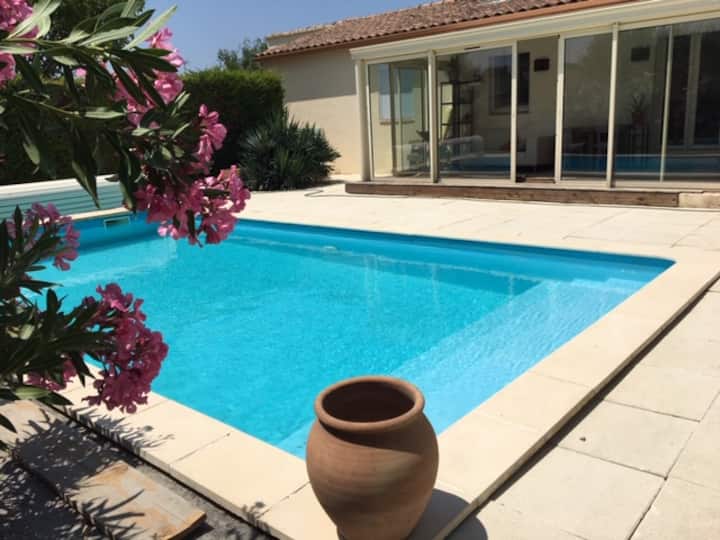 Nîmes 15 Km, Chambre Dans Maison Avec Piscine - Calvisson