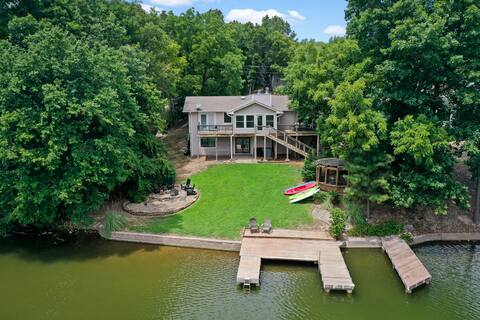 Ozark Oasis Lakehouse, Only 30 steps to the Lake