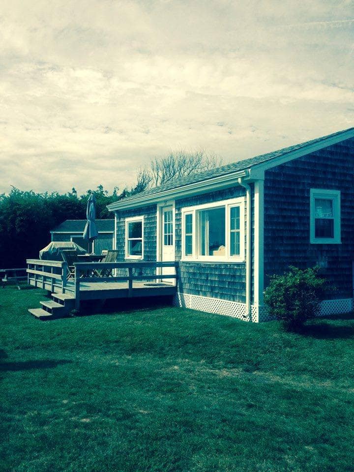 Little Miss Sunshine:  cozy New England cottage