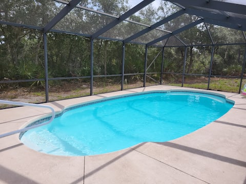Tortoise Trail Villa, sleeps 7, 2 full baths, minutes from Sebring Raceway.