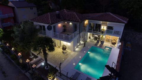 Luxury Villa "Nar" with pool