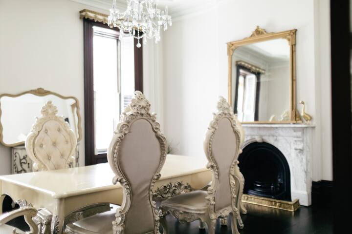 Beautifully restored Clifden Manor gallery image 3