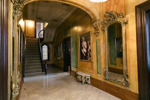 Beautifully restored Clifden Manor