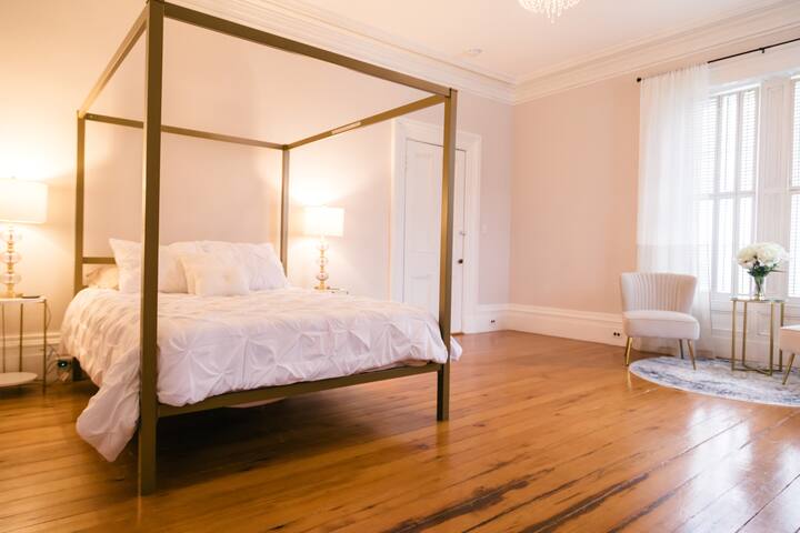 Beautifully restored Clifden Manor gallery image 5