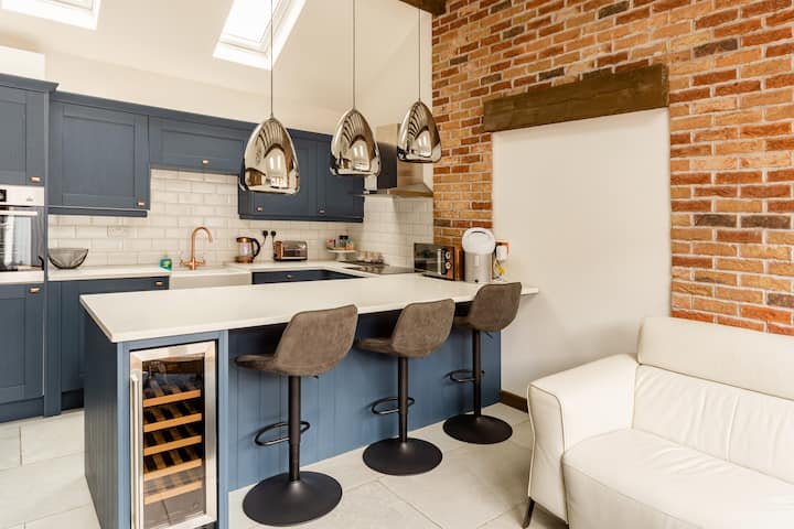 The Cowshed - Luxury Barn With Hot Tub - Bromsgrove