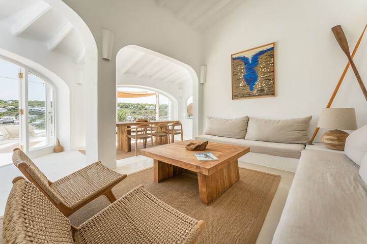 Villa sobre la playa de Cala Morell, Menorca gallery image 4