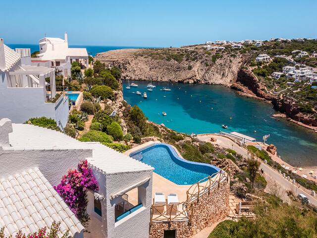 Villa sobre la playa de Cala Morell, Menorca