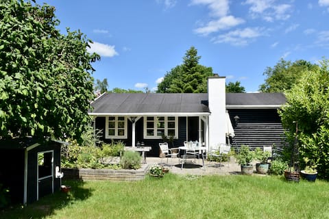 Popular Airbnb listing: Cozy cottage with large garden close to the fjord in Lejre