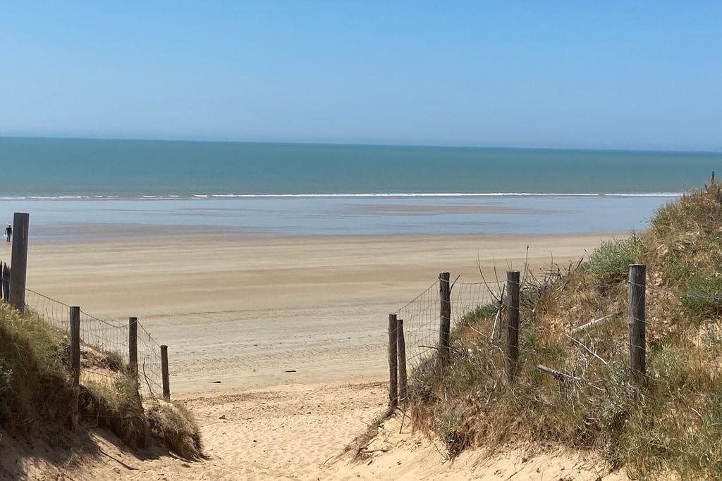 Top Airbnb: ¤Art Deco apartment: forest, ocean... quiet in Saint Jean De Monts