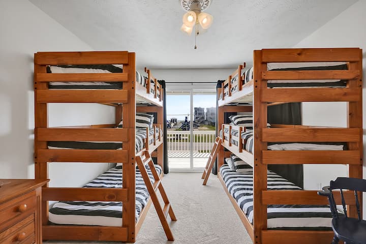 Двуетажна стая с 6 единични легла