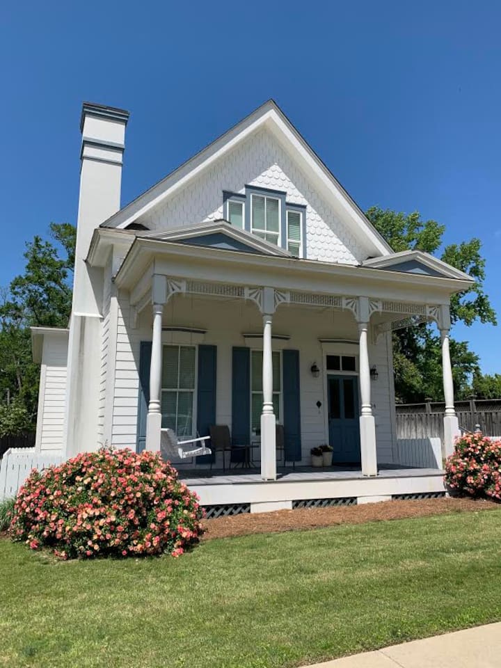 Rosebud Cottage - Luxurious 3 Bedroom in Downtown