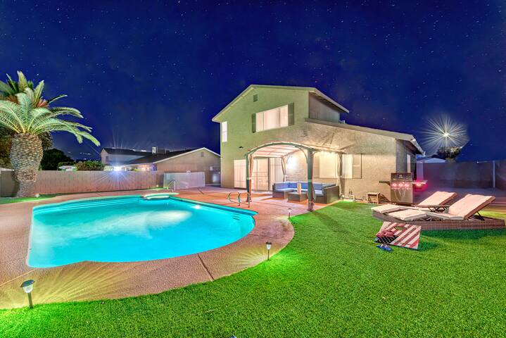 Luxury Family Vacation! | Mini Golf | Pool & Spa