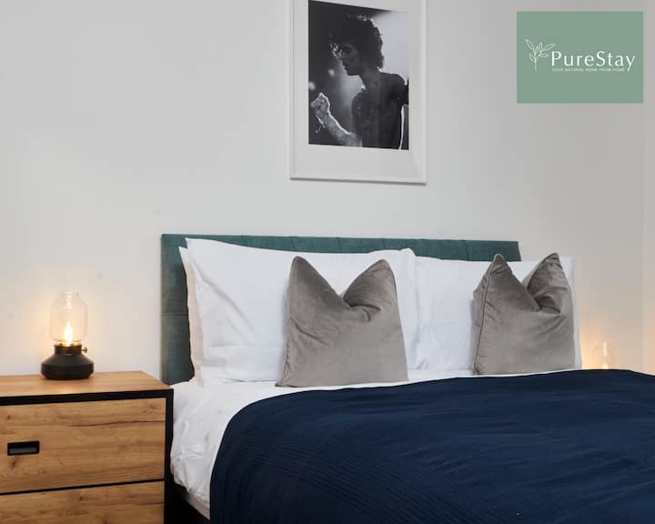 Spavaća soba u smještaju PureStay Short Lets & Serviced Accommodation