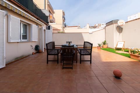 Apartment with a large patio and a great location!