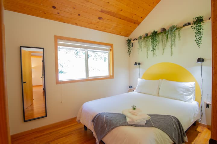 Druhá spálňa s pohodlnou manželskou posteľou s pamäťovou penou.