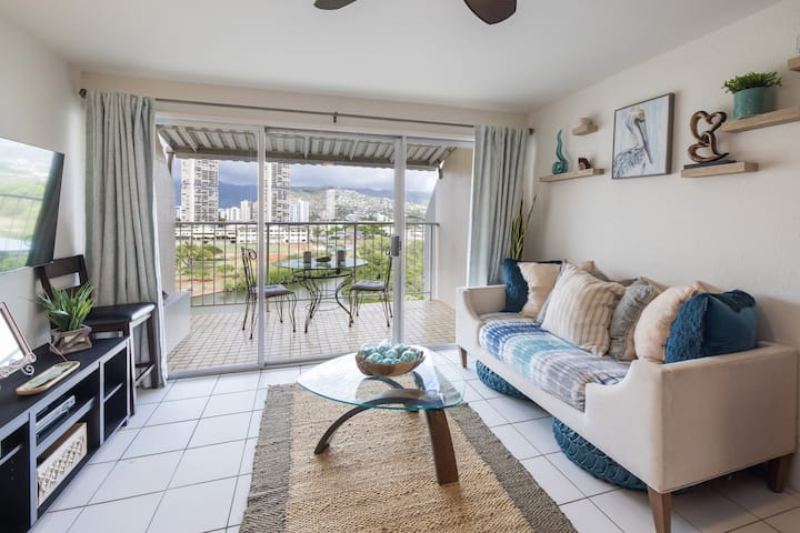1/1 Condo W/lanai 7min Walk To Beach 24/7security - Honolulu, HI