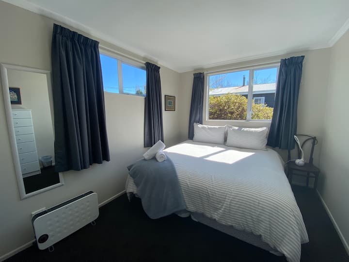 Krevat dopio "King", mund të ndahet në 2 teke. 