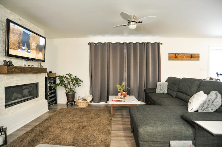 พื้นที่นั่งเล่นที่อบอุ่นและเป็นกันเอง