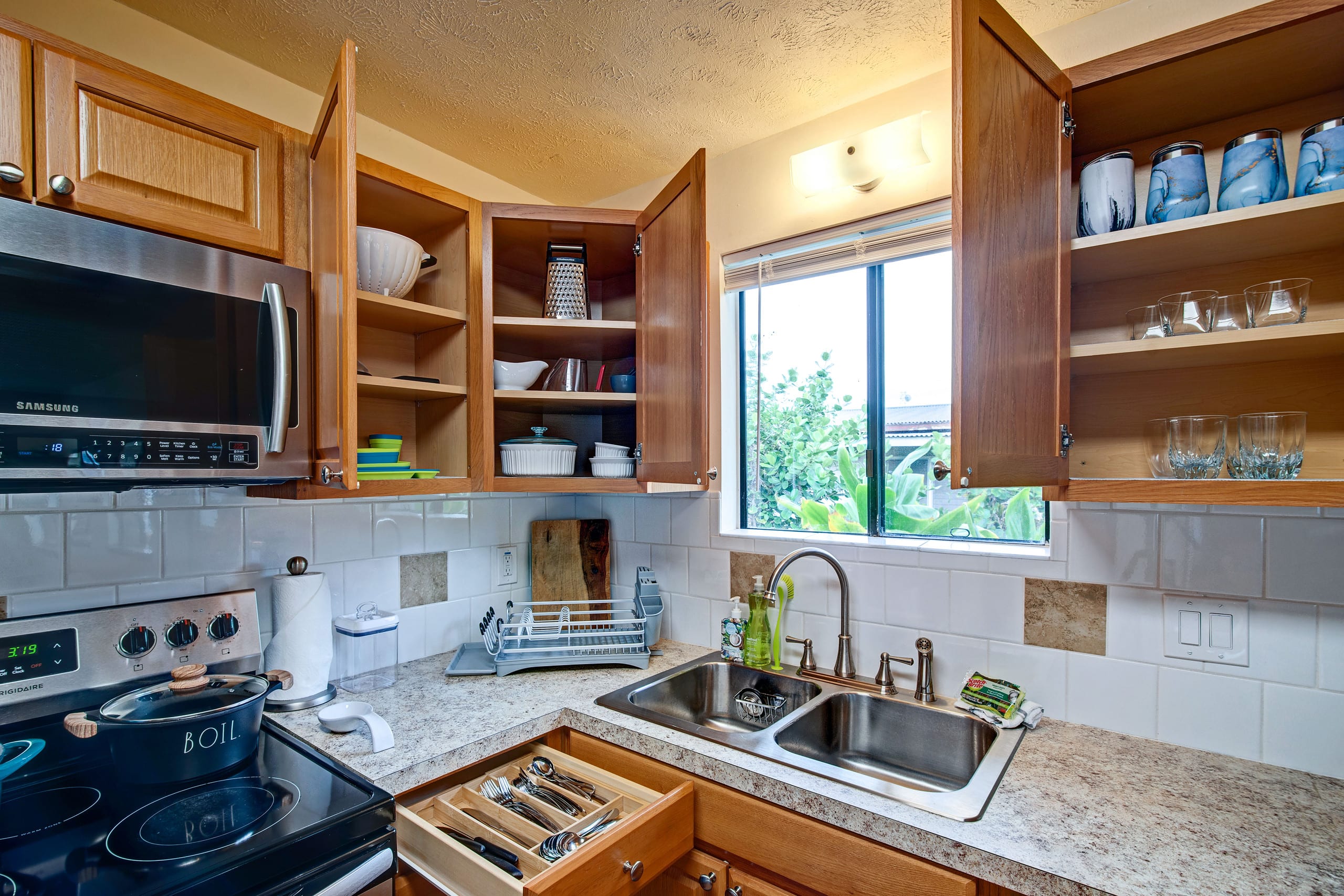 Home in Hilo · ★4.94 · 3 bedrooms · 3 beds · 2 private baths - Image 14