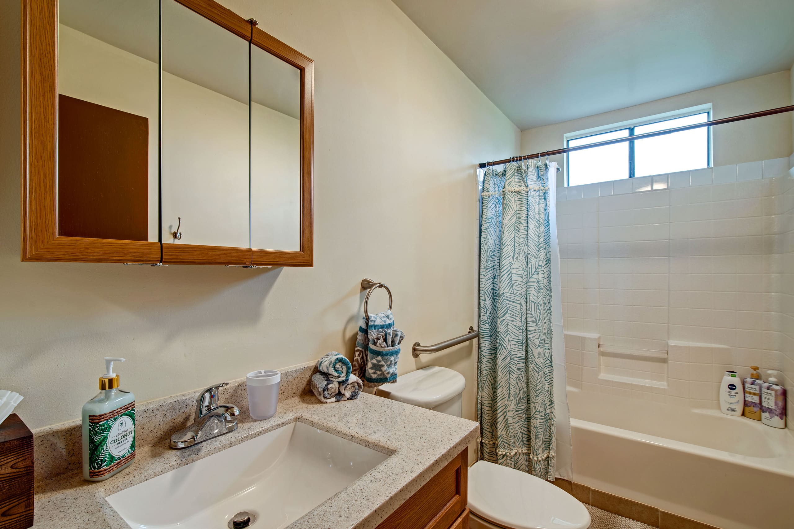 Home in Hilo · ★4.94 · 3 bedrooms · 3 beds · 2 private baths - Image 36