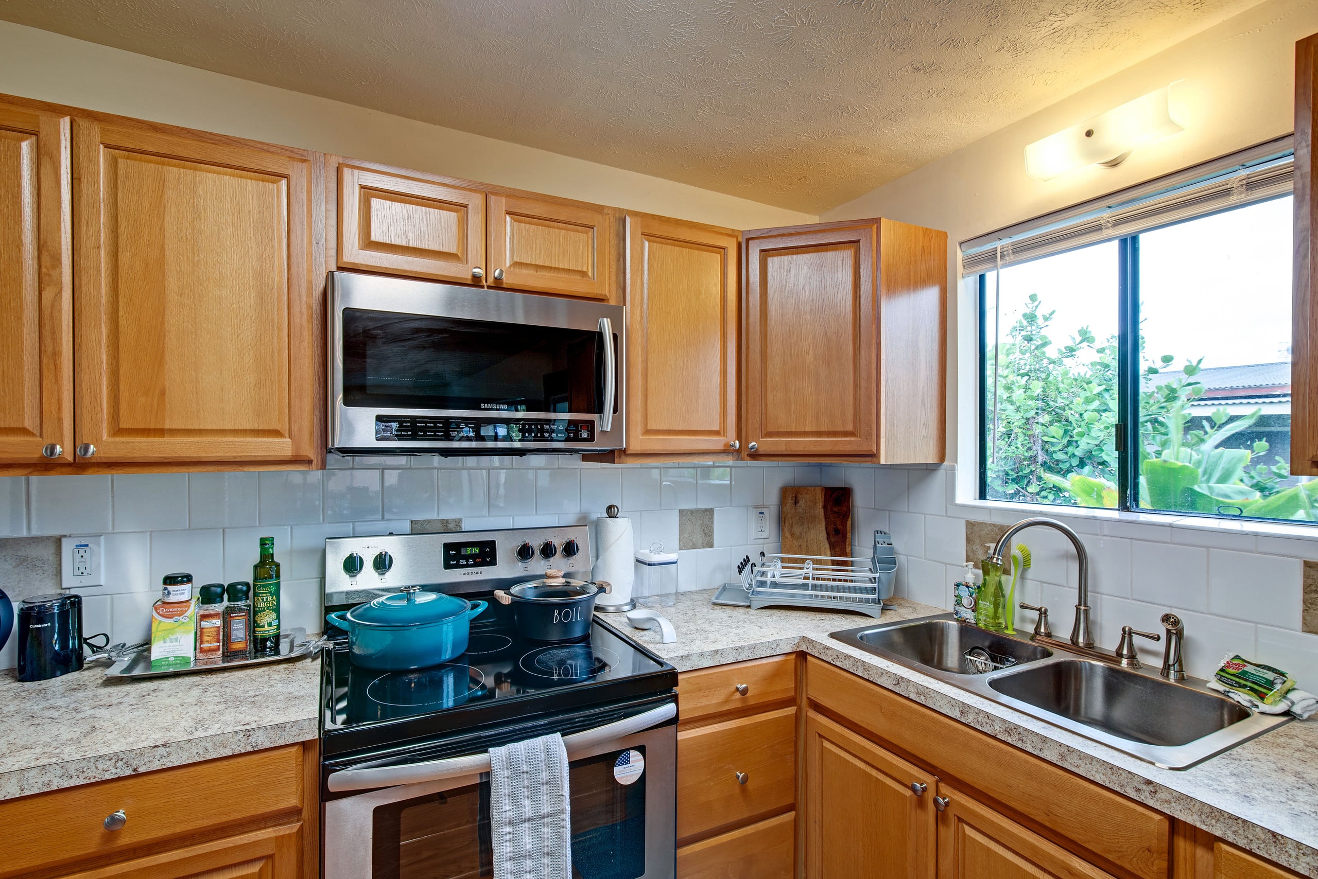 Home in Hilo · ★4.94 · 3 bedrooms · 3 beds · 2 private baths - Image 13