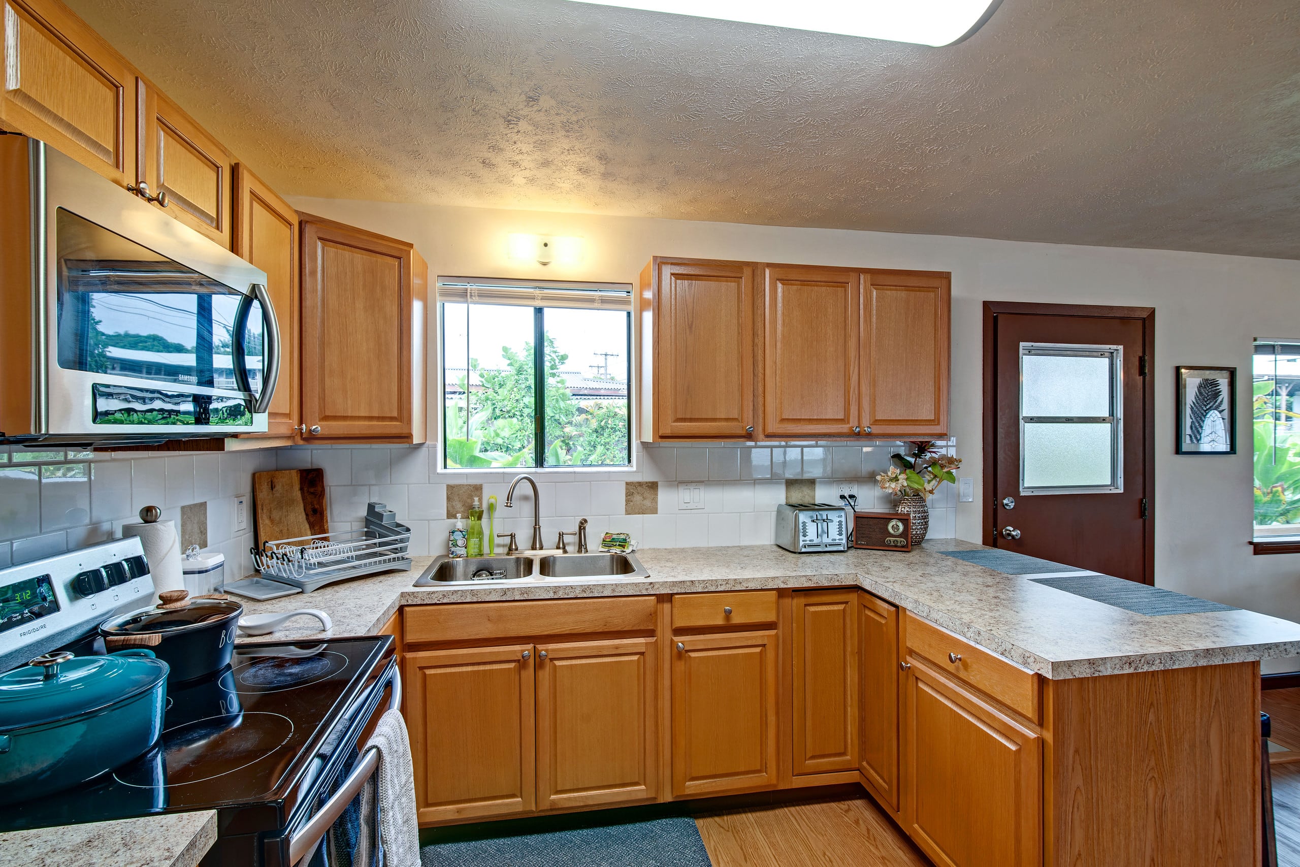 Home in Hilo · ★4.94 · 3 bedrooms · 3 beds · 2 private baths - Image 19