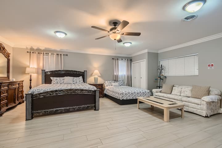 New Renovation Studio*villa*close Strip*rv Parking - Henderson, NV