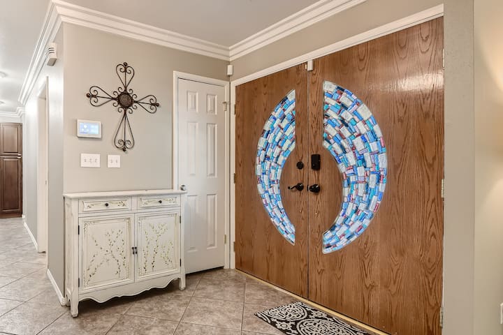 Gorgeous 6b/4b VILLA .5acre *POOL* 5 min to Strip gallery image 5